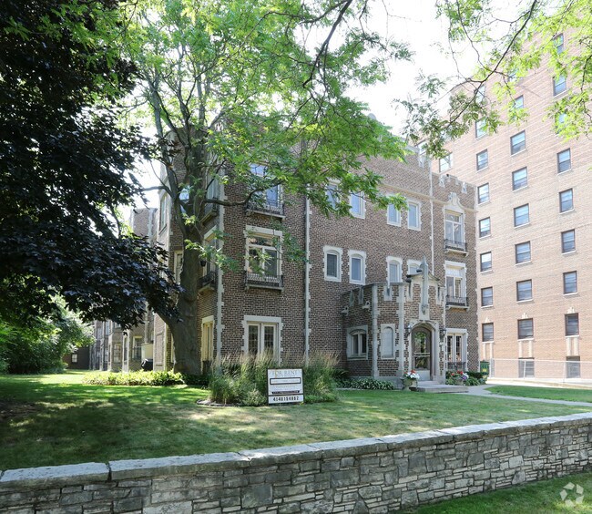 Photo - Edgewater Apartments
