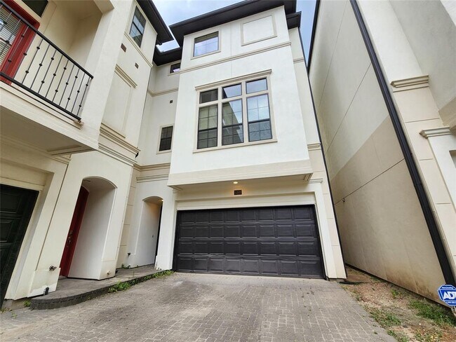 Photo - 3205 Center St