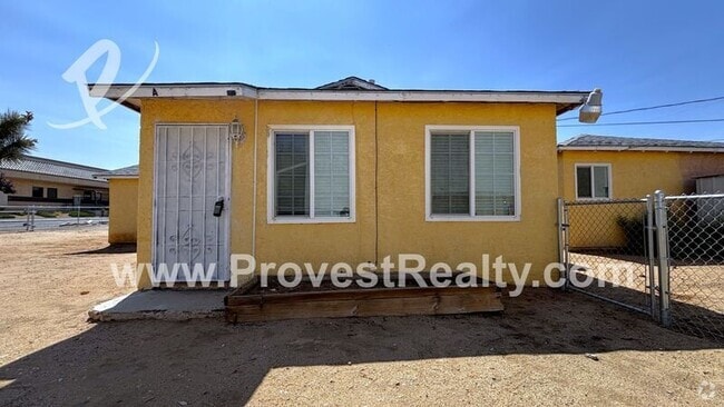 Building Photo - 15990 Yucca St Rental