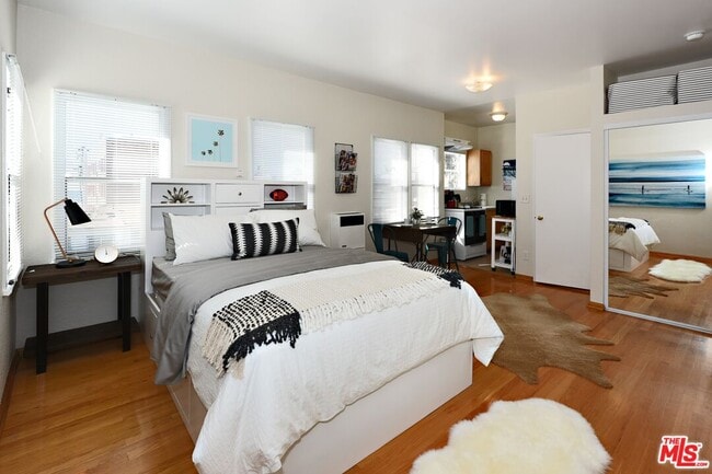 Building Photo - 26 Breeze Ave Unit 17