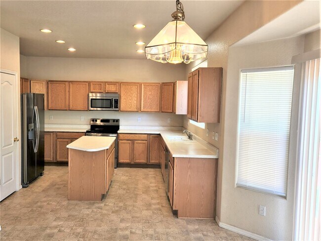 Photo - 796 Ridgebury Pl