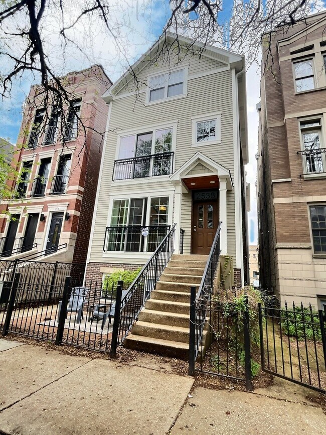 Photo - 2538 N Southport Ave Unit 1R