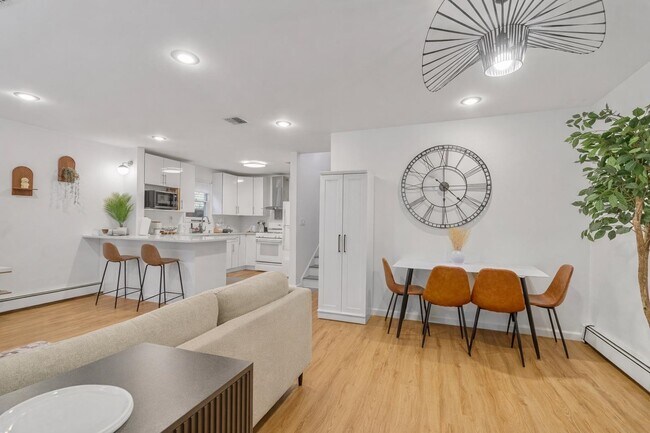 Photo - 515 44th St Unit Rear House