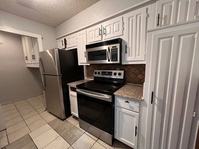 Building Photo - 324 Arborview Dr Rental
