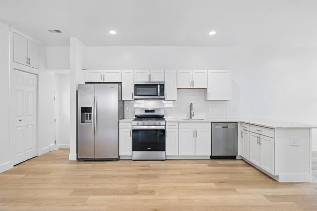 Building Photo - 1 Higgins St Unit 2