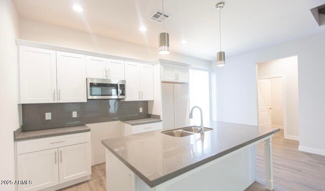 Building Photo - 1850 N 51st St Rental
