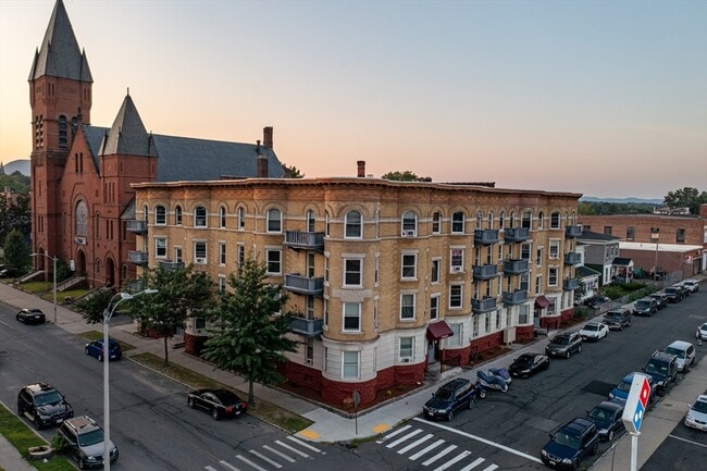Building Photo - 173 Elm St Unit 2LC Rental