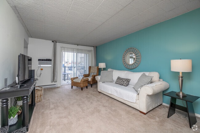 2BR, 2BA - 1,066SF - Livingroom