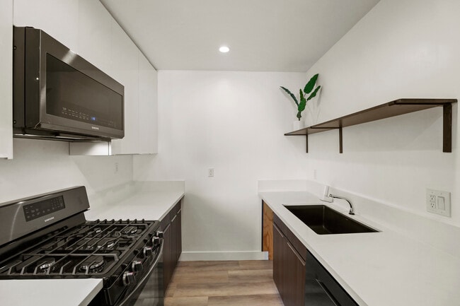 Photo - 2561 W Ave 30 Unit 7