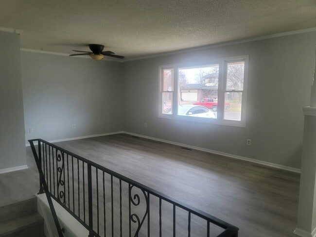 Photo - 621 Ridgeway Rd