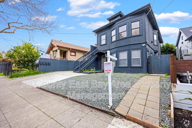 Building Photo - 1015 47th St Unit B Rental