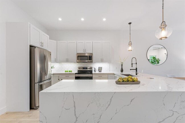 Photo - 1121 SW 2nd Ct