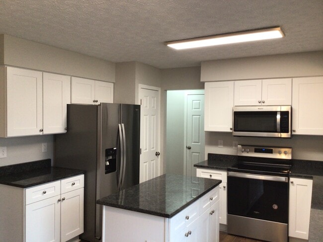 Photo - 513 Allis Pl W