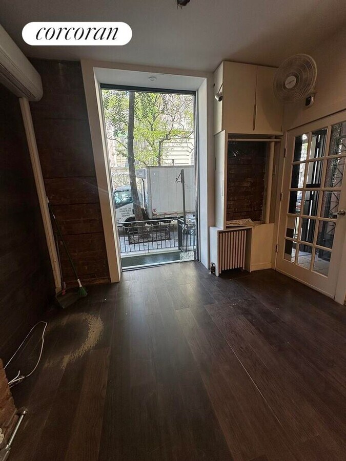 Photo - 324 W 47th St