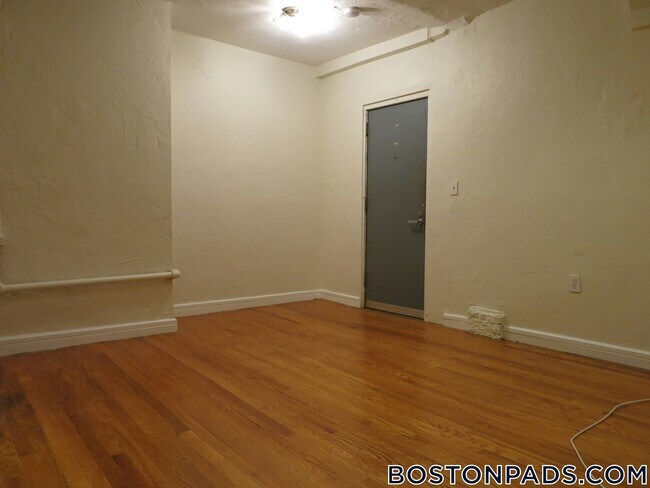 Photo - 136 Hemenway St Unit B