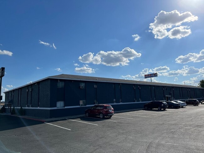Photo - Conveniently Located Studio with ALL Utilities INCLUDED Unidad 223 B