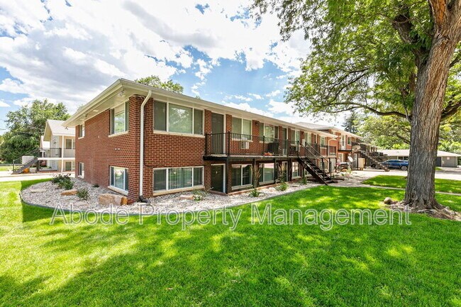 464 W 10th St