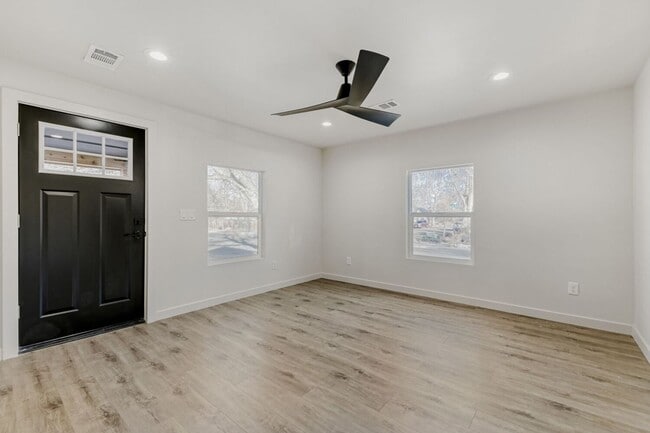 Photo - 946 Pratt St Unit A