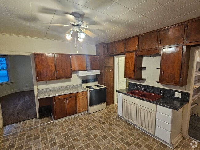 Building Photo - 905 S 21st St Unit Upper Rental