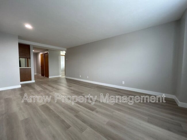 Photo - 208 E 5th St