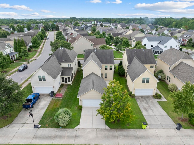 Photo - 1004 Crinoline Ln