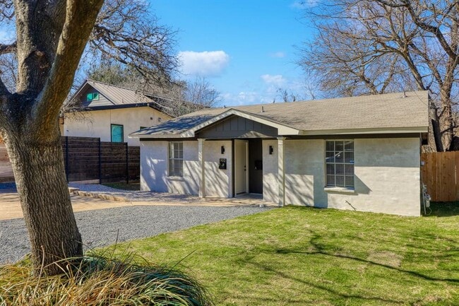 Photo - 902 Jessie St