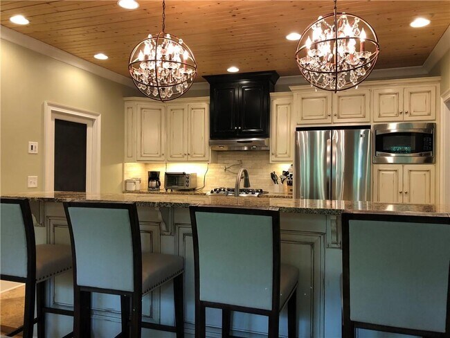 Photo - 740 Brookline Dr SE