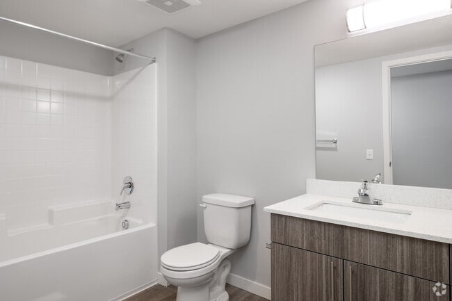 3BD, 2BA - 1,118SF - Primary Bathroom