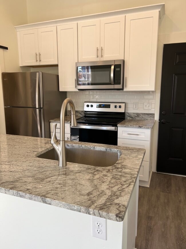 Building Photo - HL MT LLC Unit 1