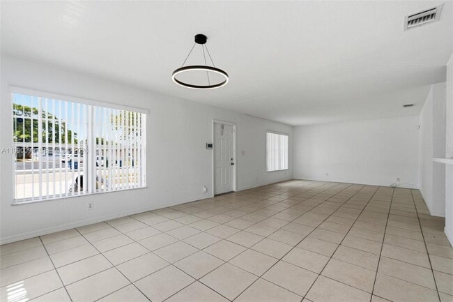 Photo - 841 NW 10th St