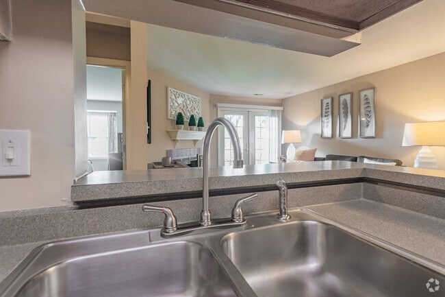 2BR,2BA,-934SF The Preakness
