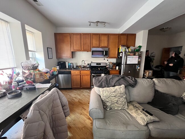 7046-2 Kitchen - Greenleaf-Paulina Apartments