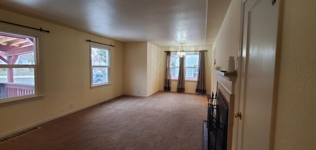 Photo - 1220 & 1220 1/2 N 26th St Unidad 1220 N 26th St