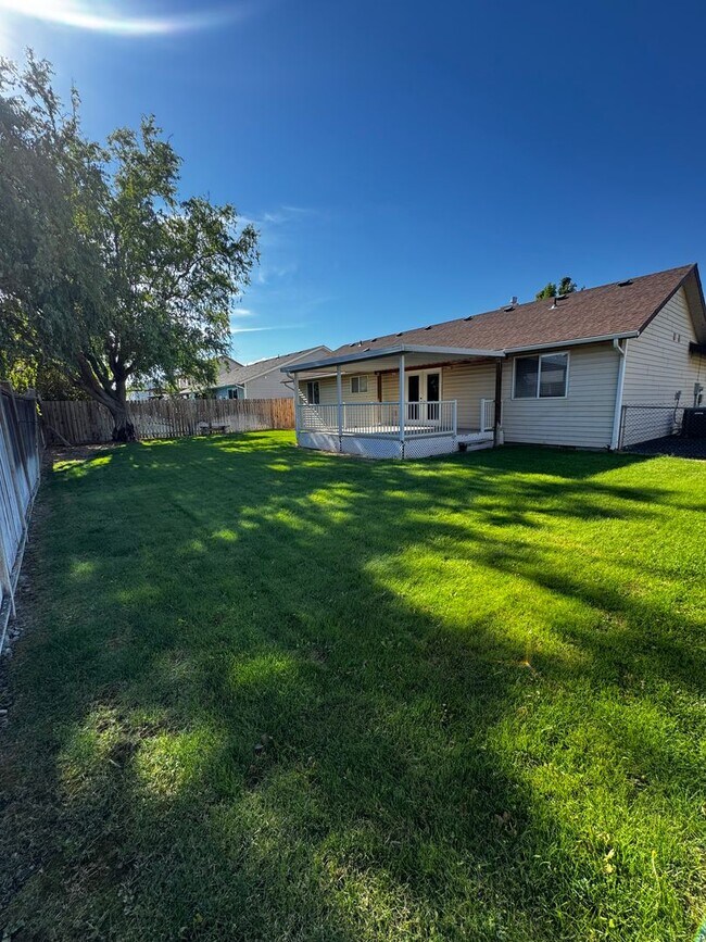 Photo - 1351 Yost Cir NE