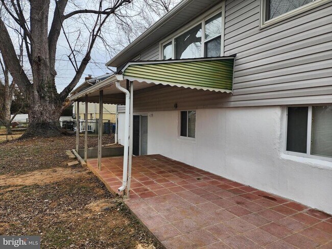 Photo - 1025 Kingsbury Rd