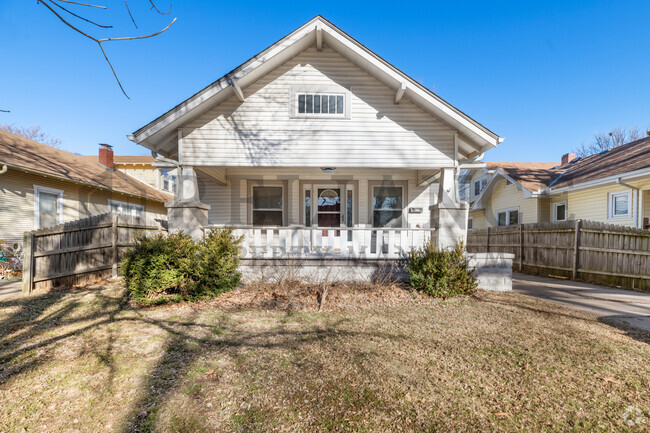 Building Photo - 350 S Poplar St Rental