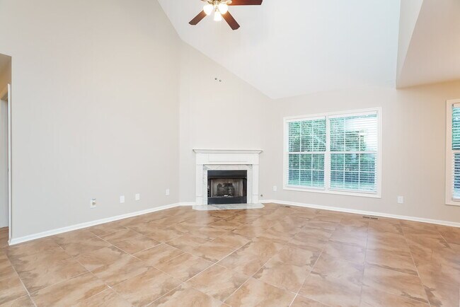 Photo - 649 Kingsway Dr