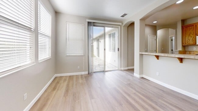 Photo - 3855 Saintsbury Dr