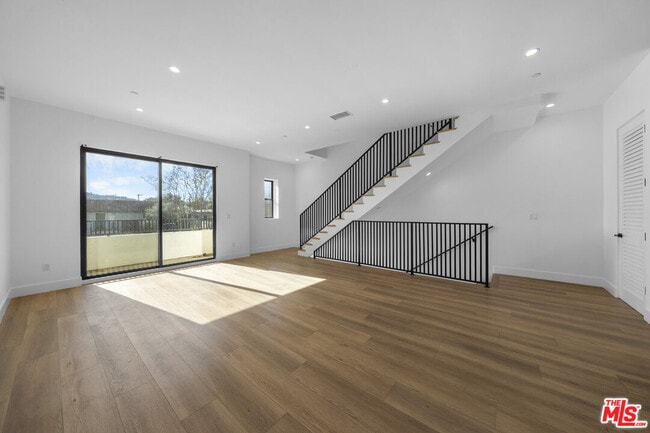 Photo - 10845 1/2 Morrison St