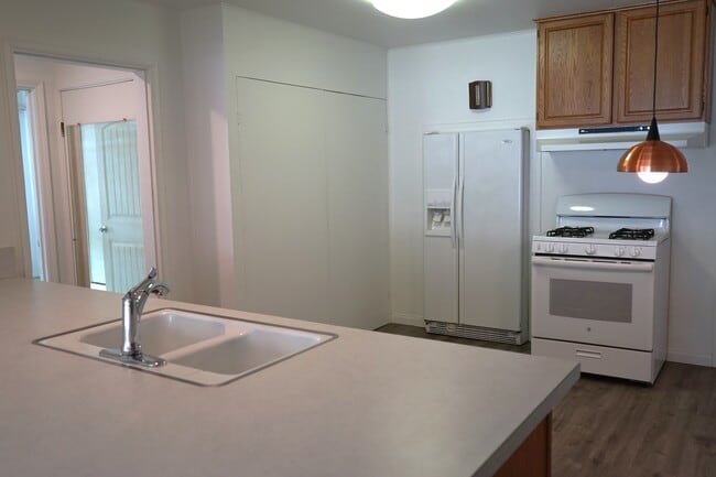 Kitchen - 120 E Fern Ave Unit 1