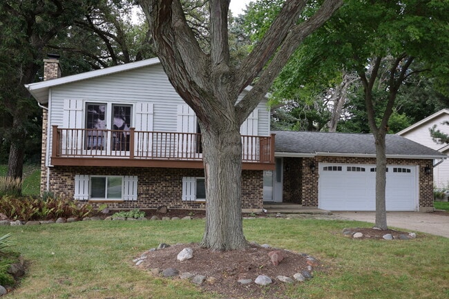 Building Photo - 1401 Hillside Ln Rental