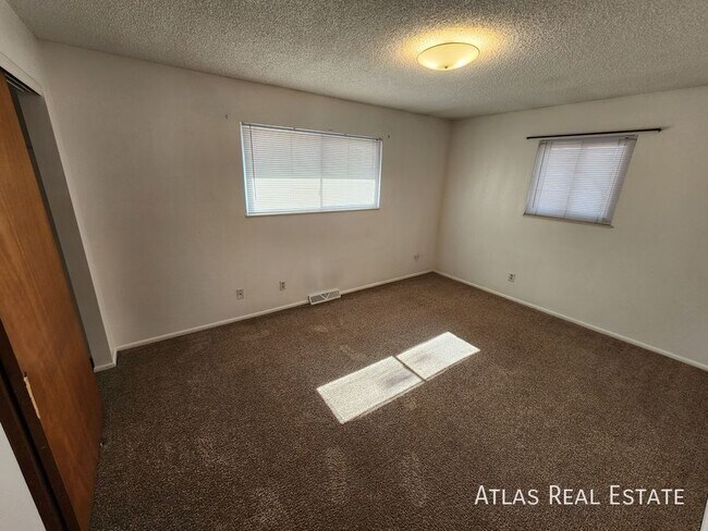 Photo - 115 Campbell St