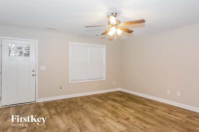 Photo - 145 McKinnon Ave NE