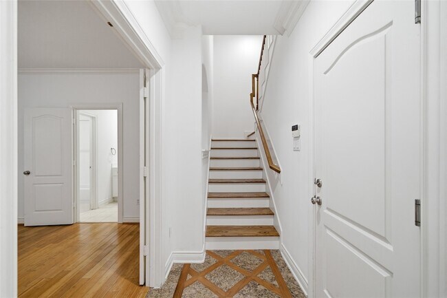 Photo - 1329 Hyde Park Blvd