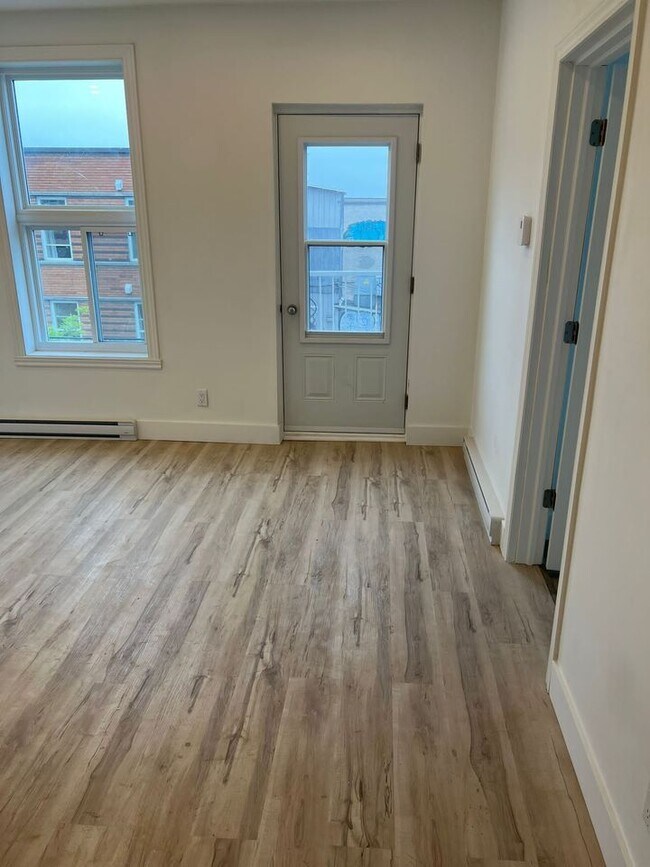 Photo - 1896 Rue Joliette Unit 1898