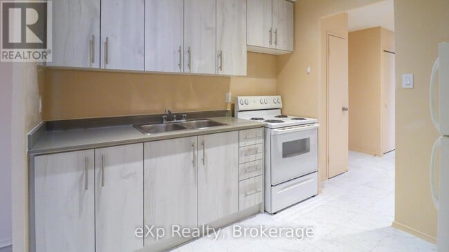 Photo - 205 - 84 SECOND STREET Unit 205