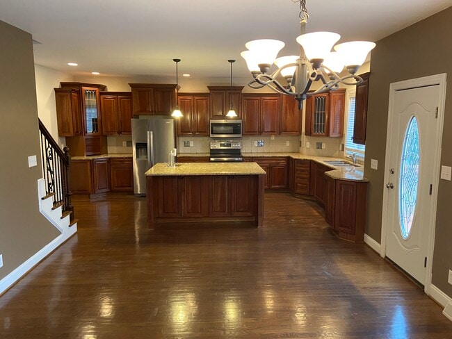 Photo - 100 Beacon Hill Pl