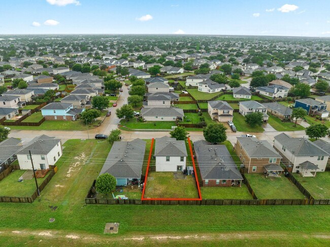 Building Photo - 8102 Yaupon View Dr