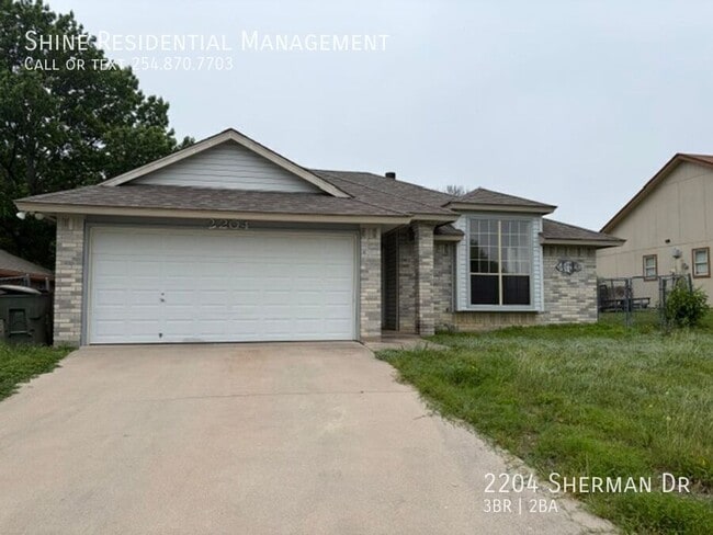 Building Photo - 2204 Sherman Dr