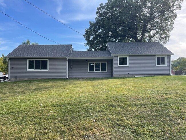 Photo - 4 Bedroom Home on 4 Acres, Crown Point Sch...